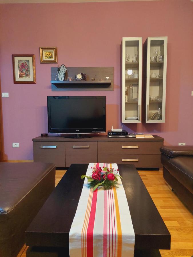 Apartman Sara 2 Podgorica Buitenkant foto